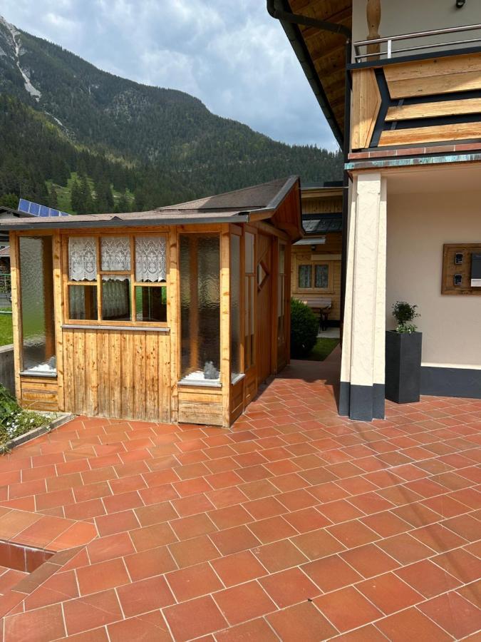 Ferienwohnungen Lodge-B Weissenbach am Lech Buitenkant foto