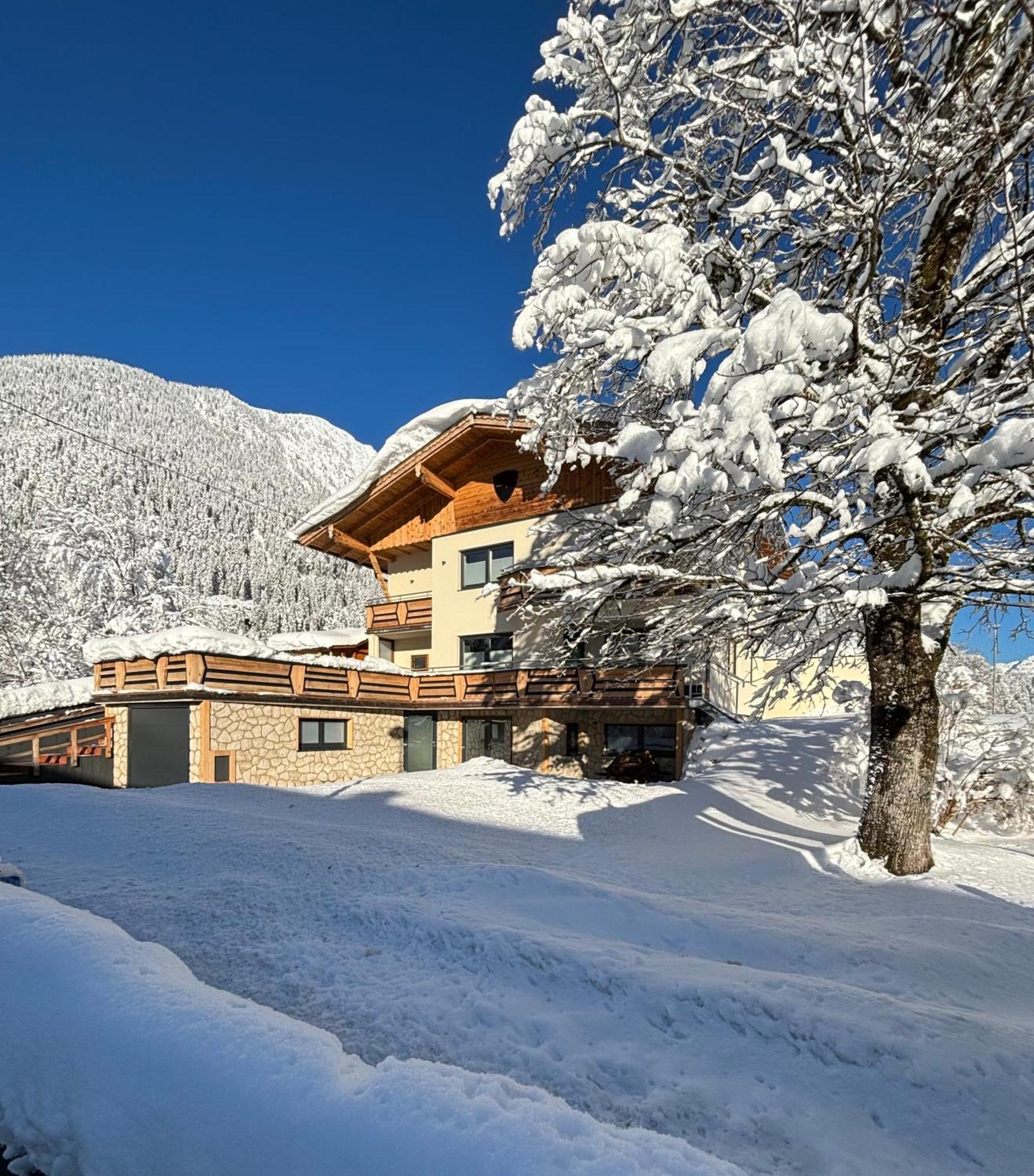 Ferienwohnungen Lodge-B Weissenbach am Lech Buitenkant foto