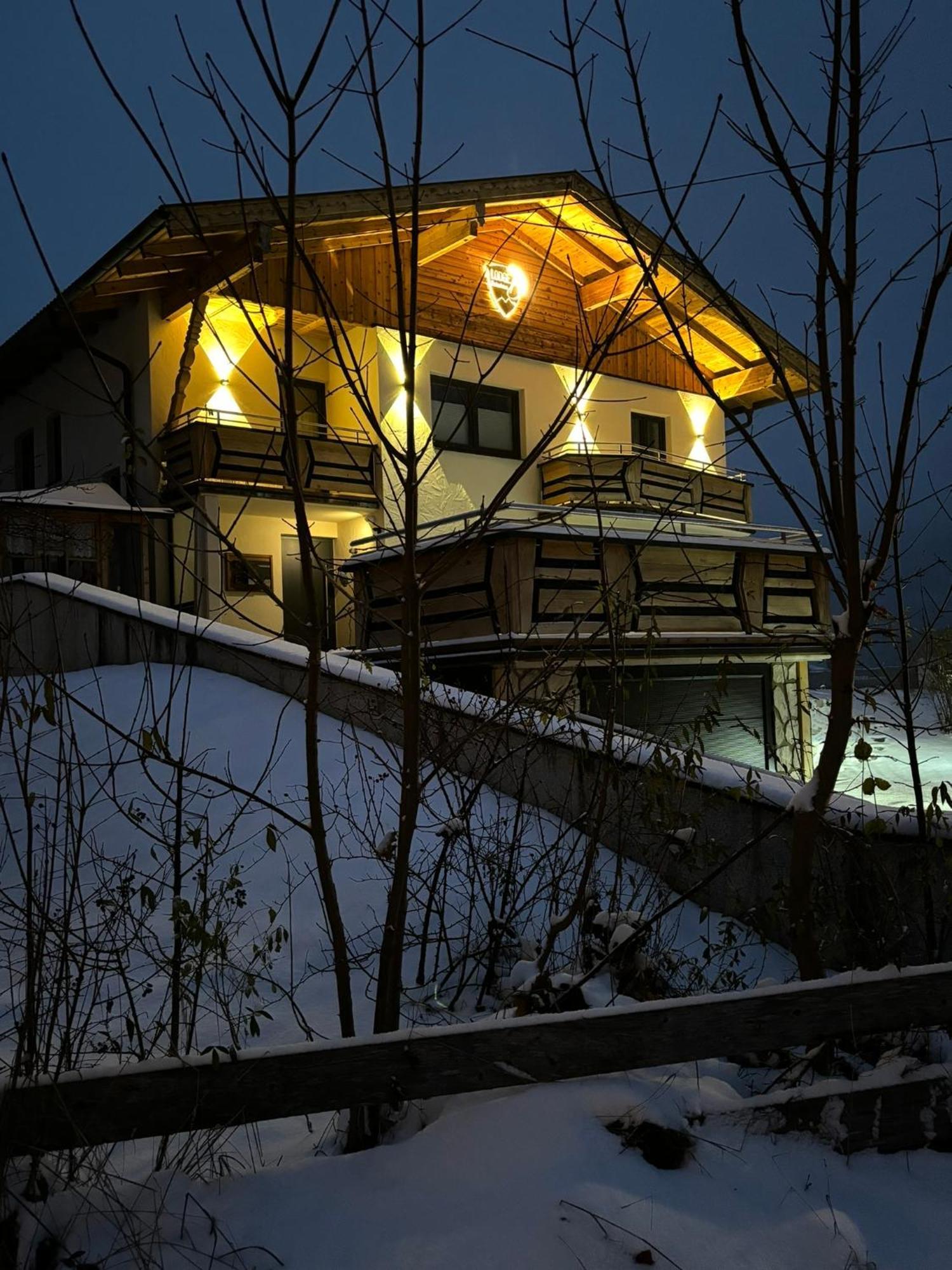 Ferienwohnungen Lodge-B Weissenbach am Lech Buitenkant foto